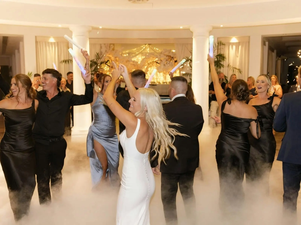 Dancing on the dancefloor in dry ice