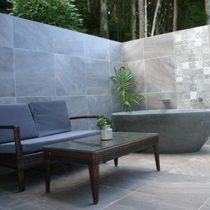 The Luxury Eco Rainforest Retreat - Outdoor area with spa b
