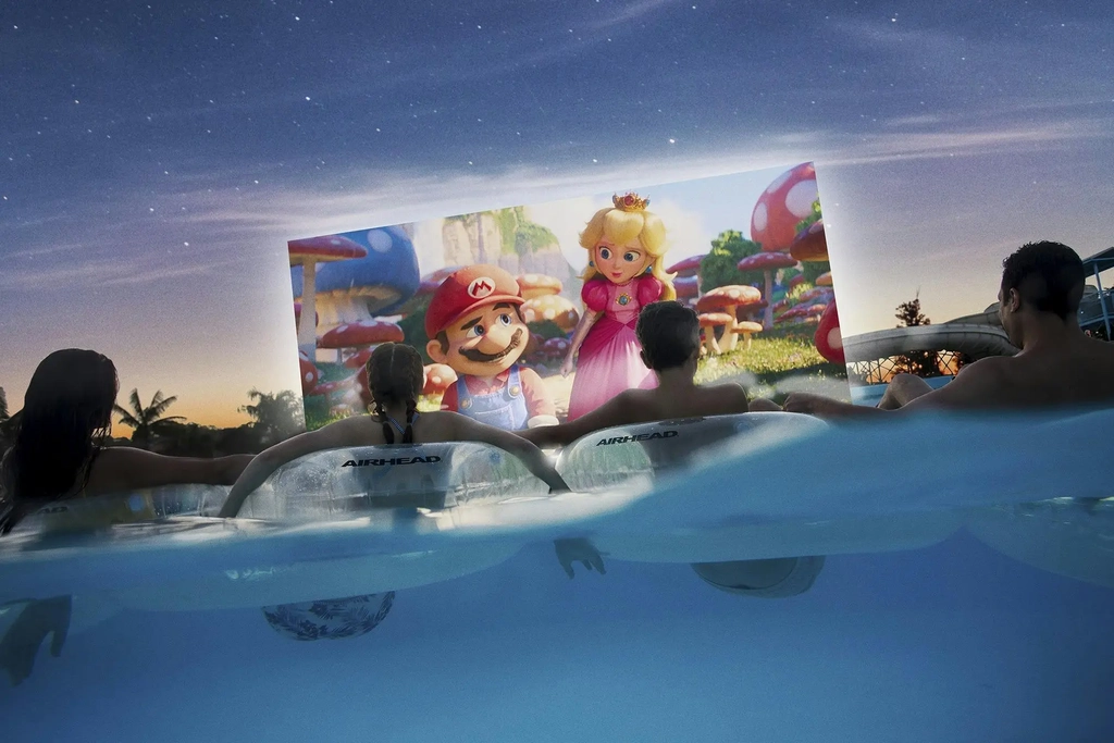 Dive'n'Movies at Wet'n'Wild Image 1