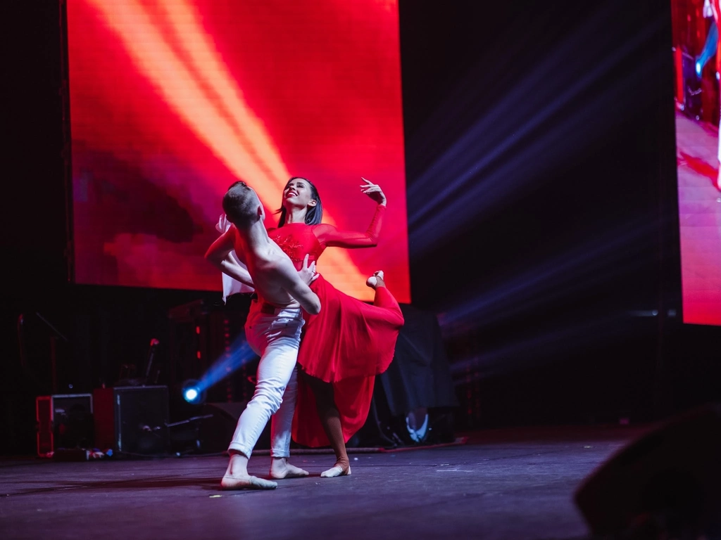 A male and female dancer perform an emotive dance.