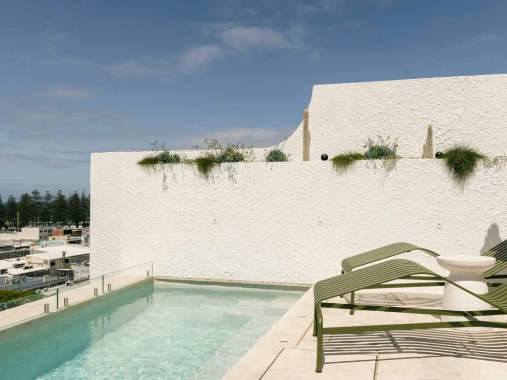 Four bedroom home in Burleigh - Pool terrace