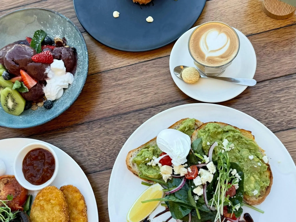 Coffee, acai bowl, smashed avo and big breakfast