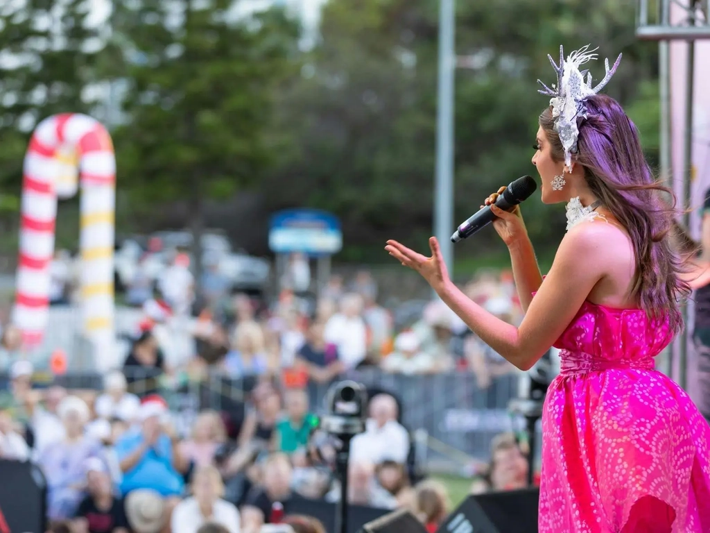 Cooly Carols Image 8