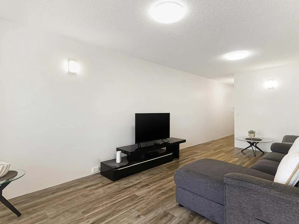 lounge tv