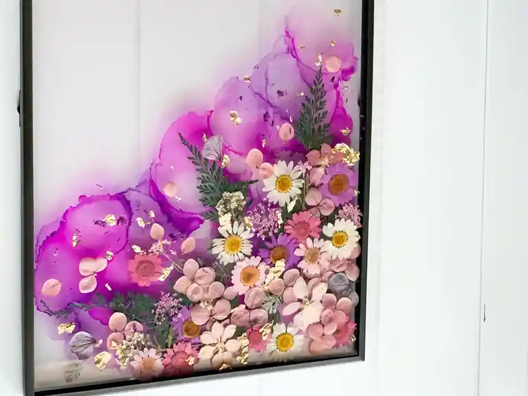 Learn to make an alcohol ink flower and dried flower frame - Broadbeach Sip 'n' Dip Image 2