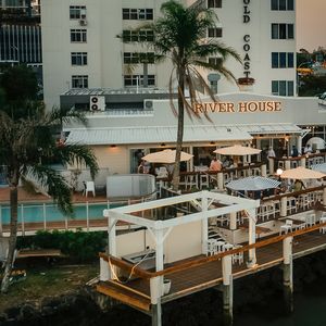 River_house_1.jpg