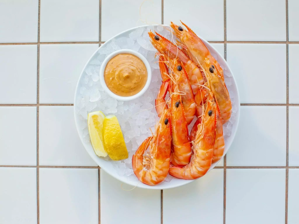 Fresh Prawns on ice at the Burleigh Pavilion