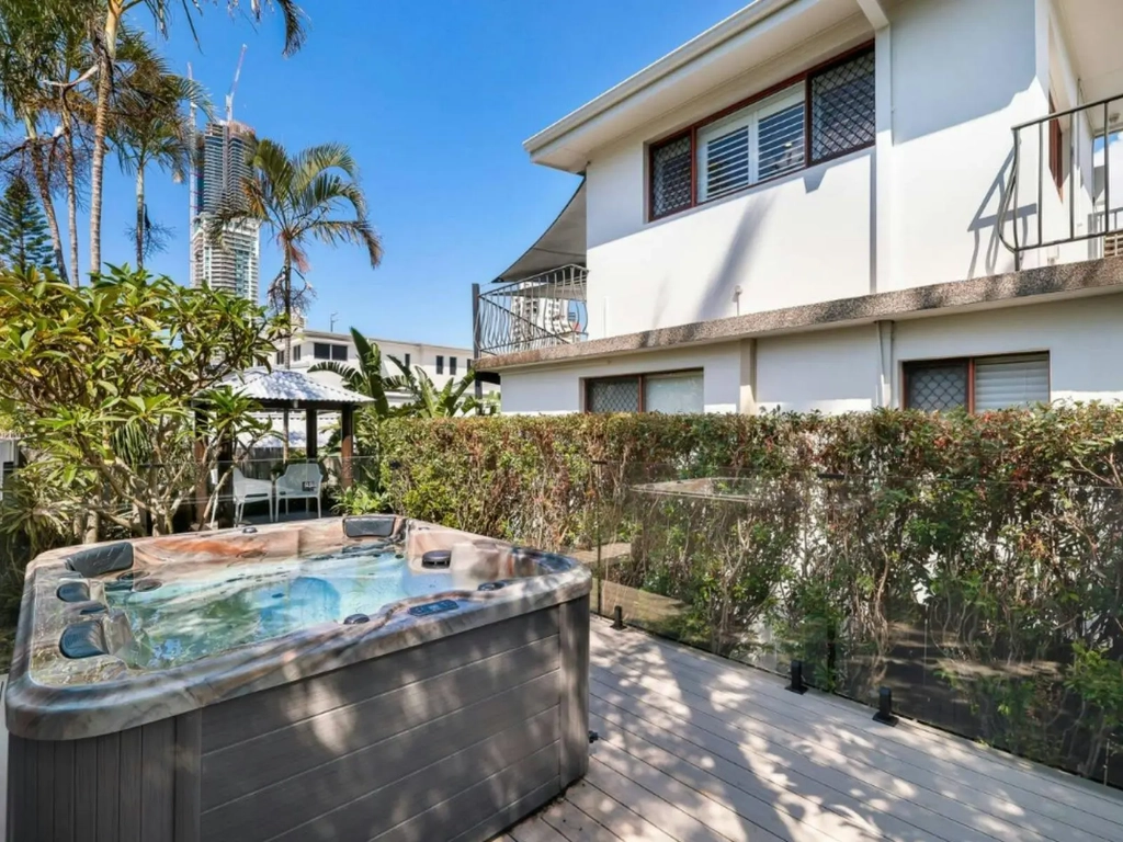 2 bedroom villa in Surfers Paradise - Spa