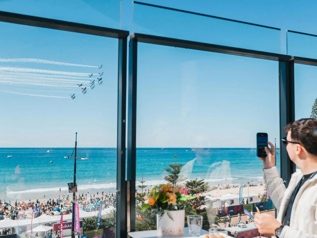 Watch The Pacific Airshow from Accor's First Class Sky Deck Image 5