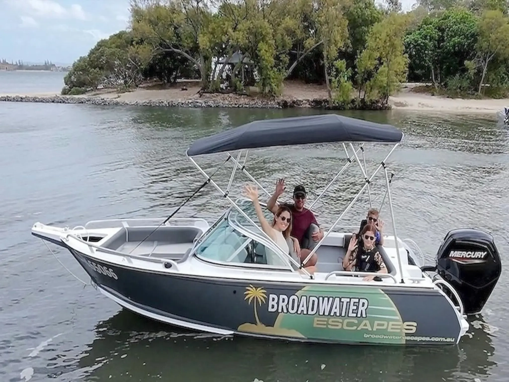 Family enjoying the bowrider self drive hire boat