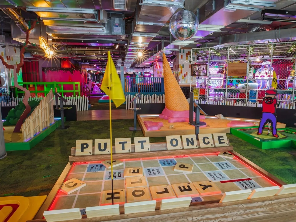 Holey Moley mini golf in Paradise