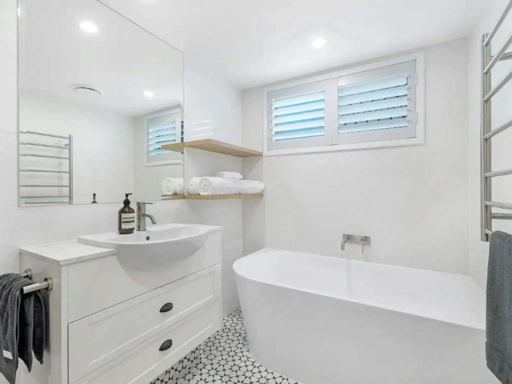 2 bedroom villa in Surfers Paradise - Bathroom