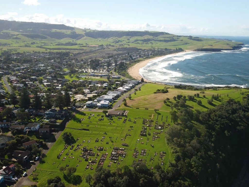 A drone phot of Gerringong with the cemetery, Tasman Drive, and the beach