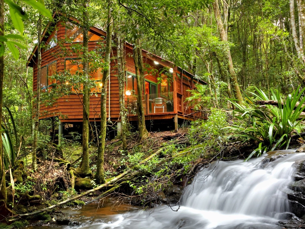 Luxury Rainforest Spa and Stream Chalet Wicked Witch with outside hot tub