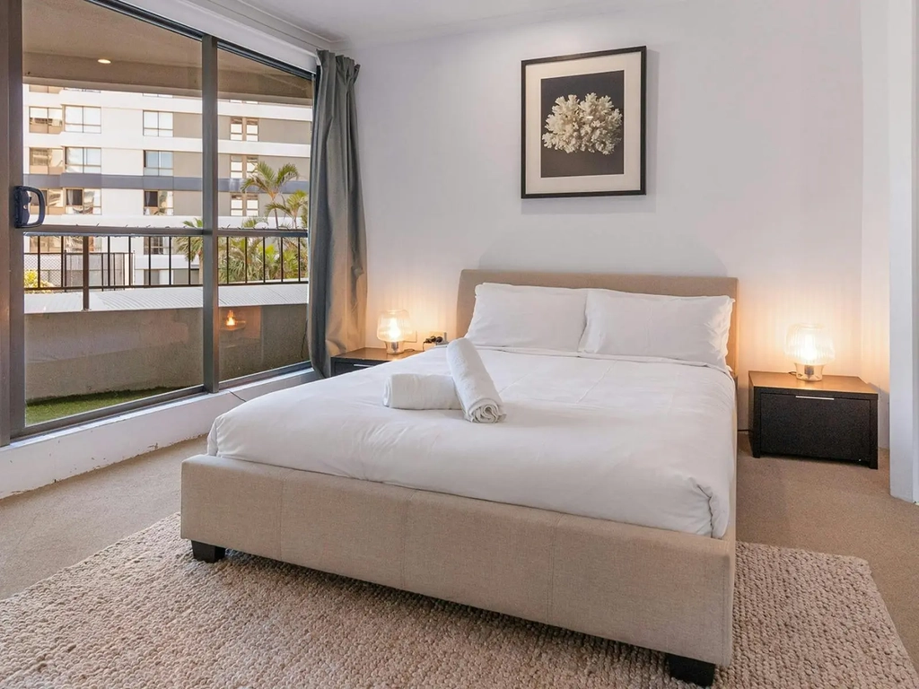 3 bedroom unit in Surfers Paradise