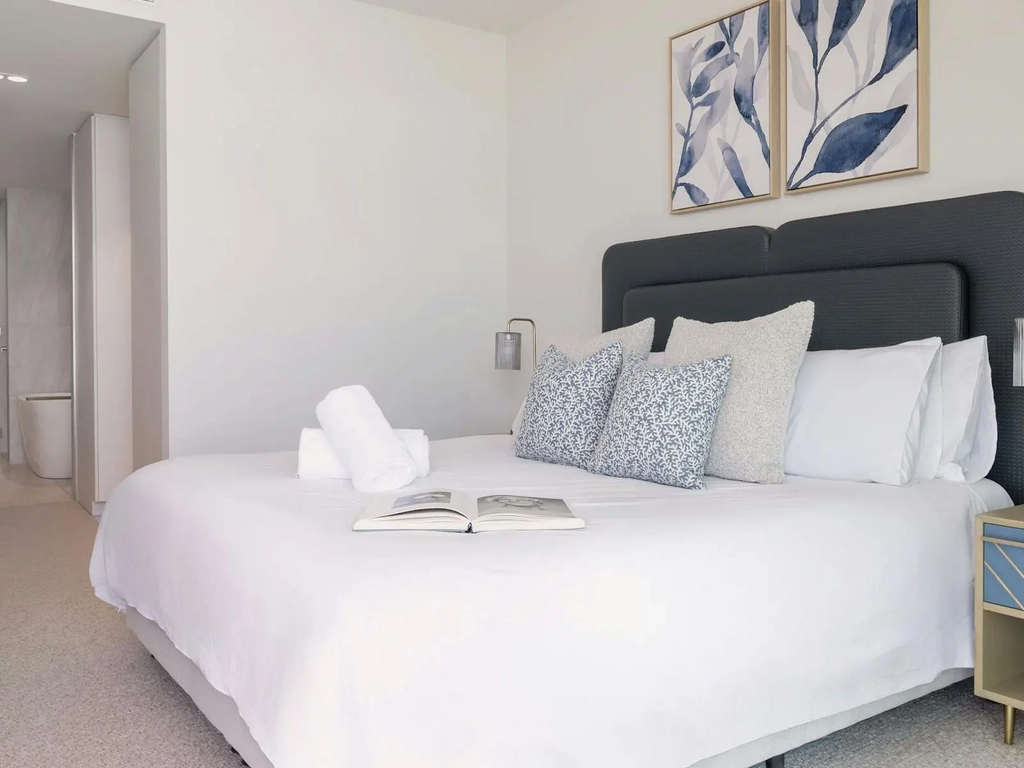 3 bedroom unit Kirra - master bedroom