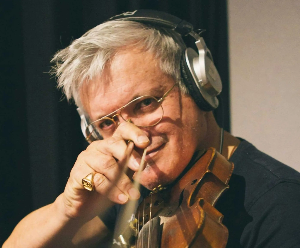 George Washingmachine - Knuckle Busting Violinist Image 1