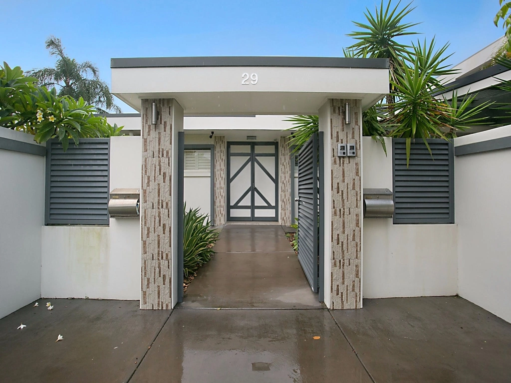 La Casetta - Broadbeach - Entrance to Property