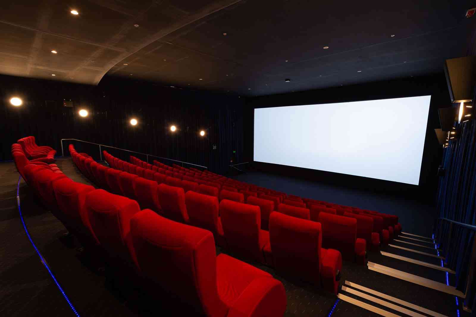 8 UNEXPECTED PLACES TO SEE A MOVIE ON THE GOLD COAST