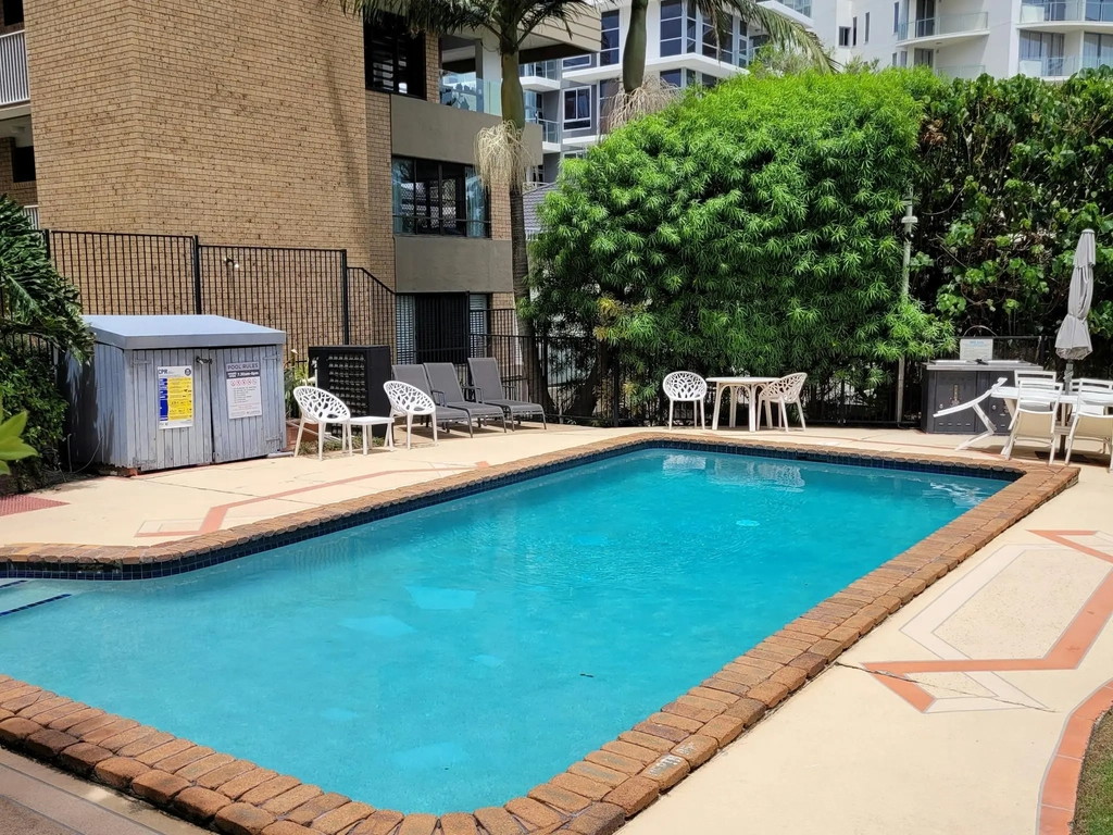 Heated swimming pool luxury accommodation qld