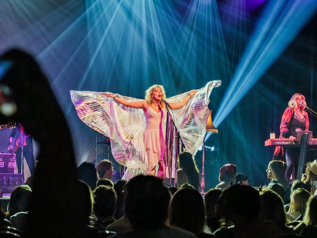 Starshine - Tribute To Stevie Nicks and Fleetwood Mac at Burleigh Town Hotel Image 8