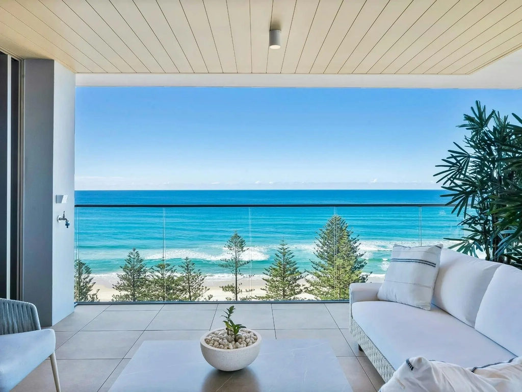 3 Bedroom unit in Burleigh - Balcony