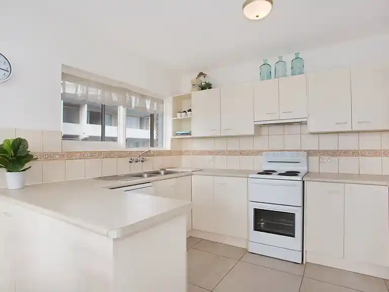King Tide - Broadbeach - Kitchen