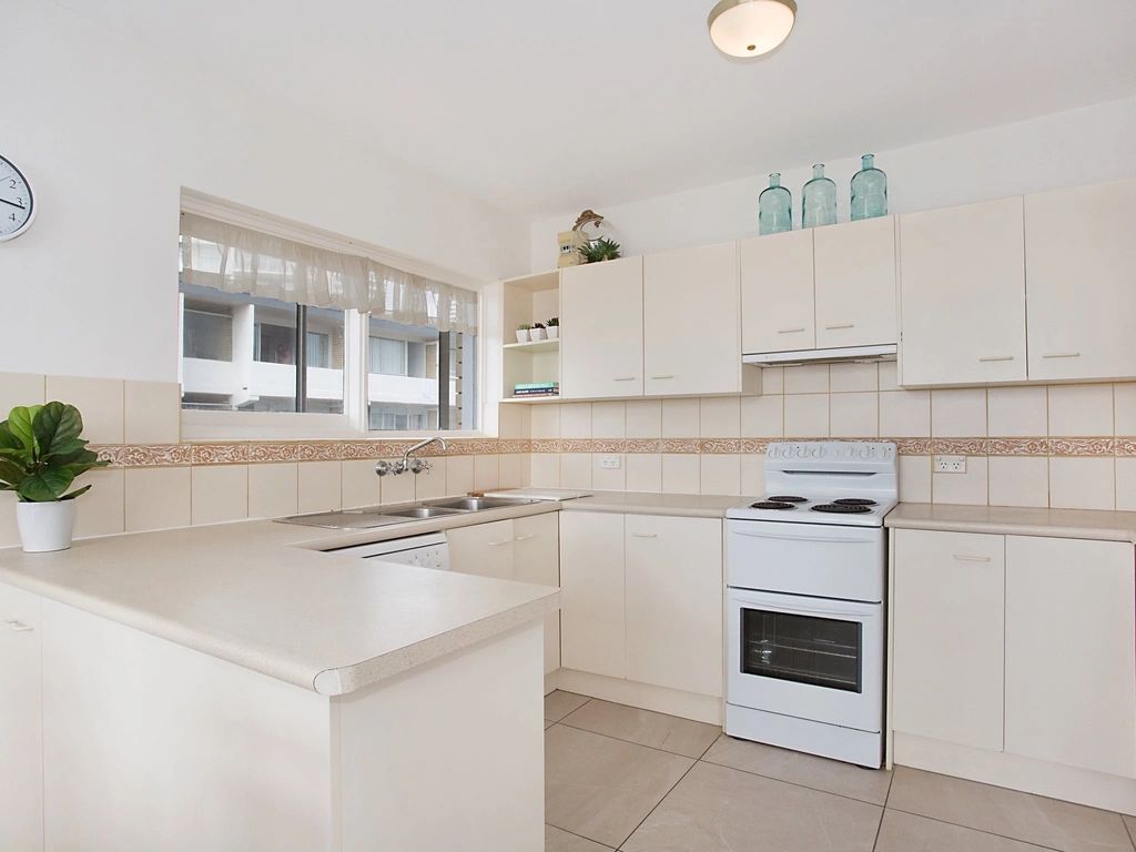 King Tide - Broadbeach - Kitchen