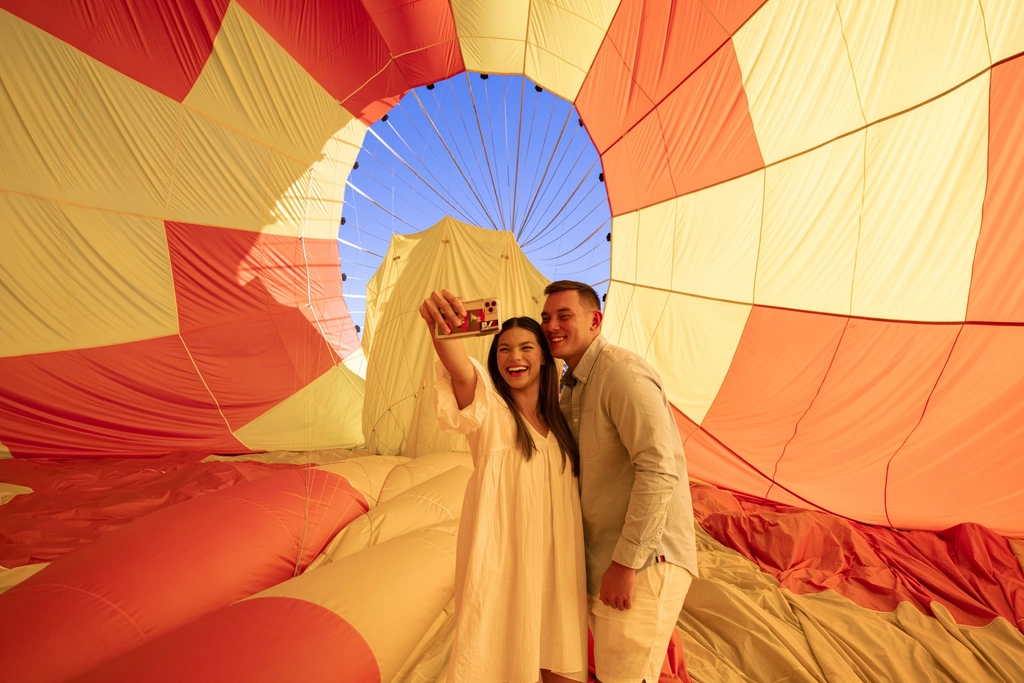 3. Hot_air_balloon_gold_coast_selfie_inside_envelope copy_less than 4mb
