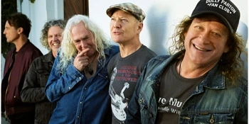 THE SCREAMING JETS with Large Mirage Image 1