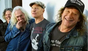 THE SCREAMING JETS with Large Mirage Image 1