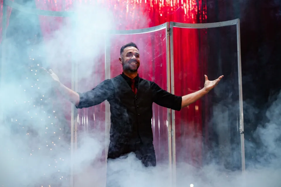 The Greatest Christmas Show Image 8