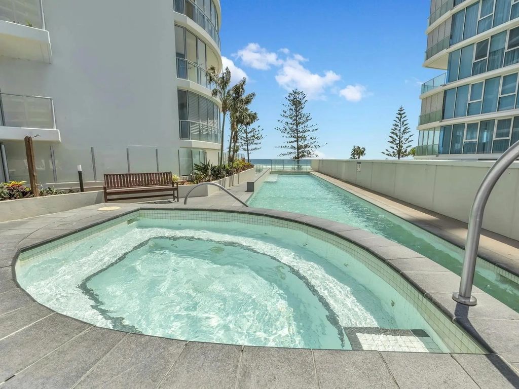 Swimming pool, Tower Two