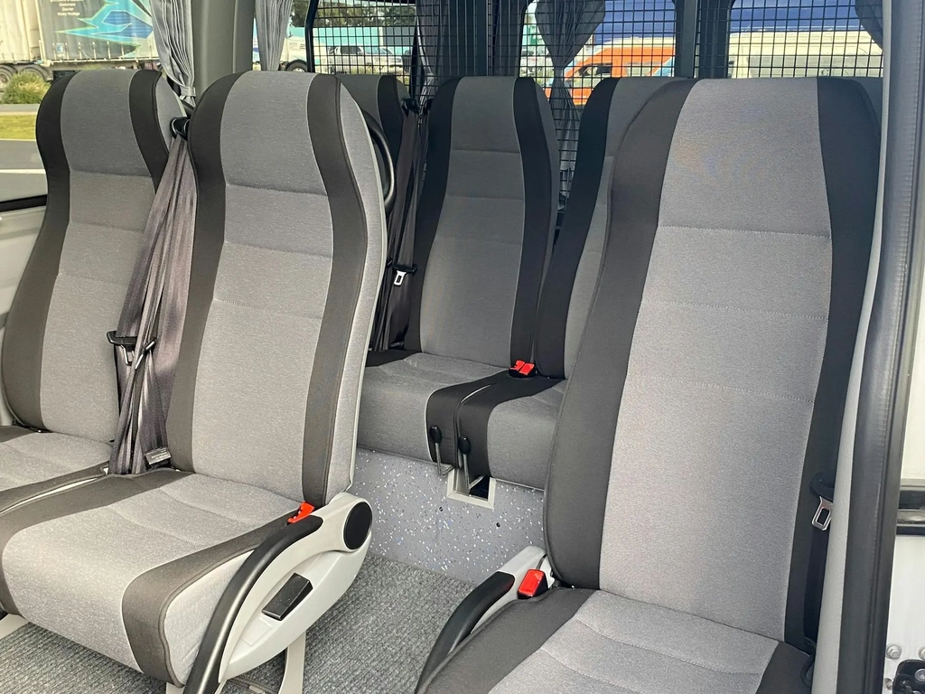 renault_master_minibus_interior