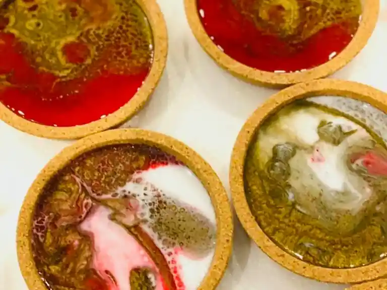 Learn to resin a breakfast tray or resin coasters - Mount Tamborine Sip 'n' Dip Image 5