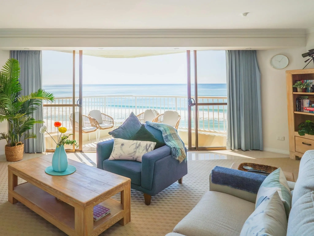 Apartment overlooking the ocean