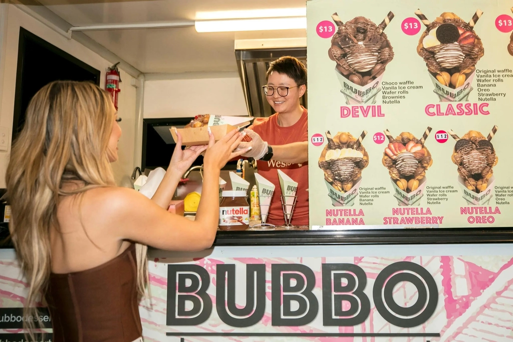 Dreamworld Night Market Image 1