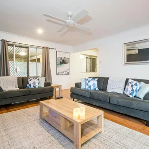 4 Bedroom home in Burleigh - Lounge