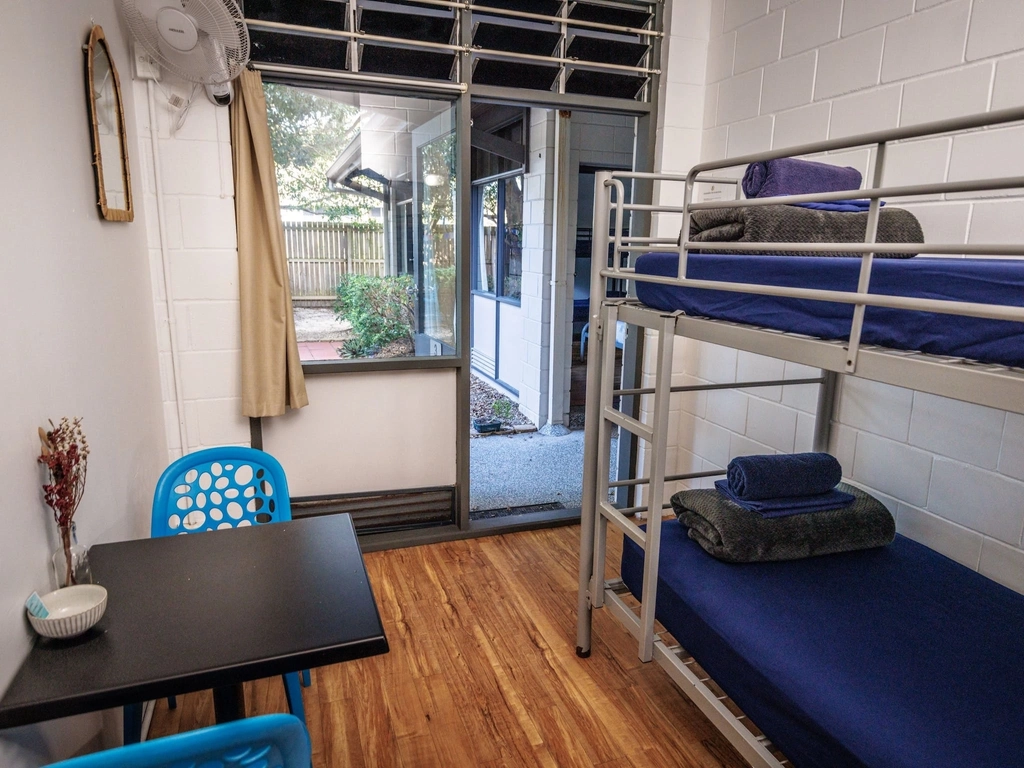 YHA Coolangatta twin room