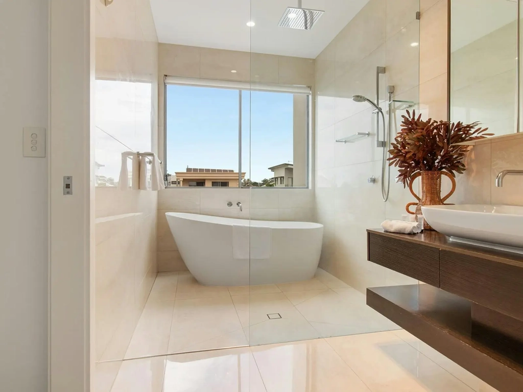 Five Bedroom home in Broadbeach - Bathroom