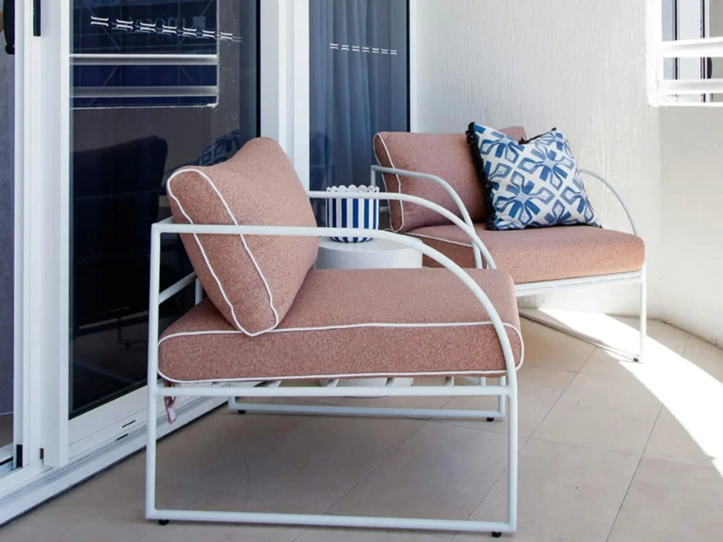 2 Bedroom unit in Burleigh - Balcony seating