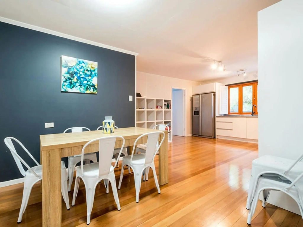 4 Bedroom home in Burleigh - Dining Room