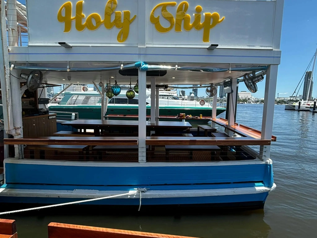 Holy ship seafood luncheon lunch stop on Broadwater my popular Byron bay tour