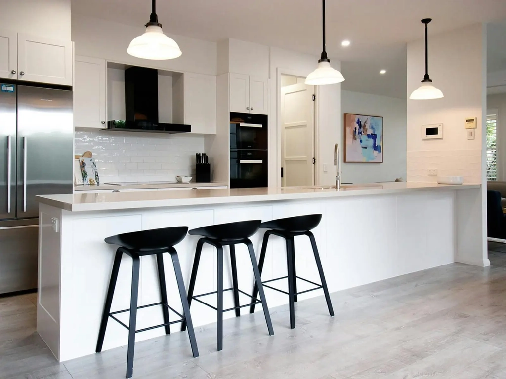 Four bedroom home in Palm Beach - Kitchen and bench