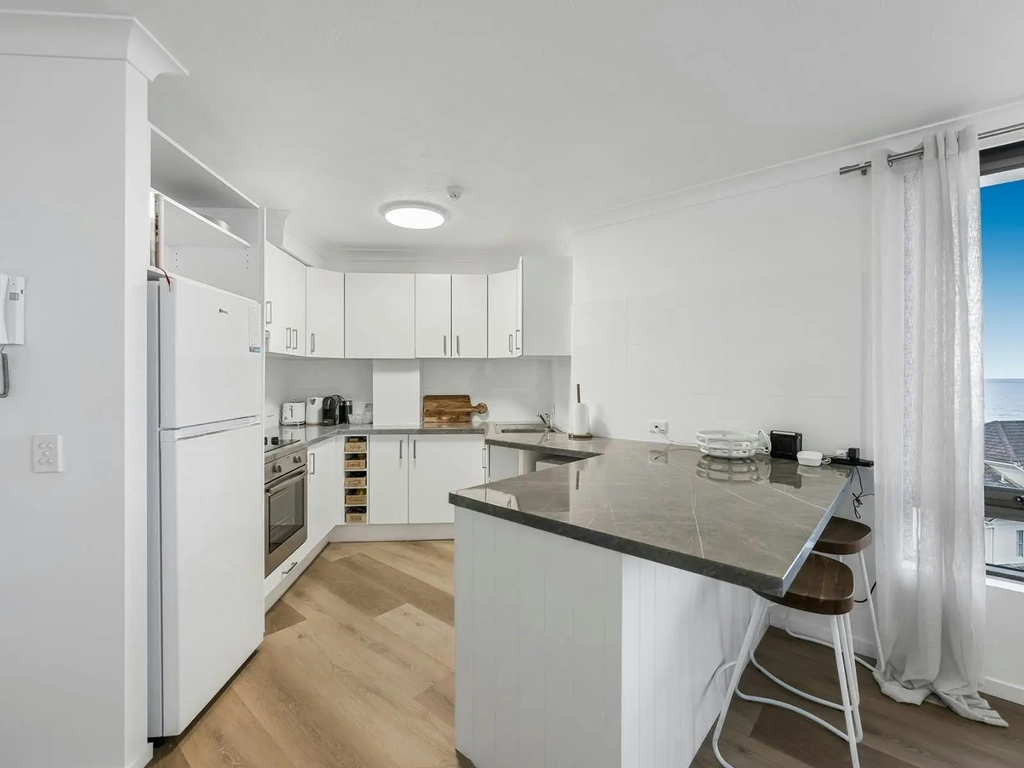 2 Bedroom unit in Palm Beach - Kitchen