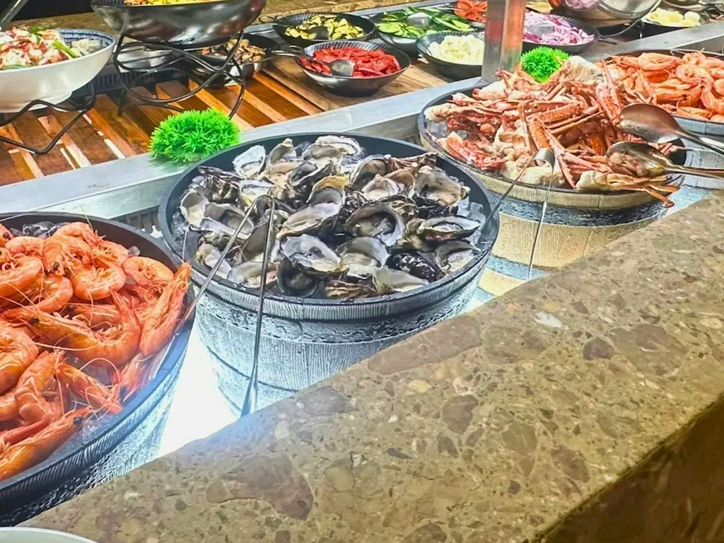 Seafood buffet at Waves