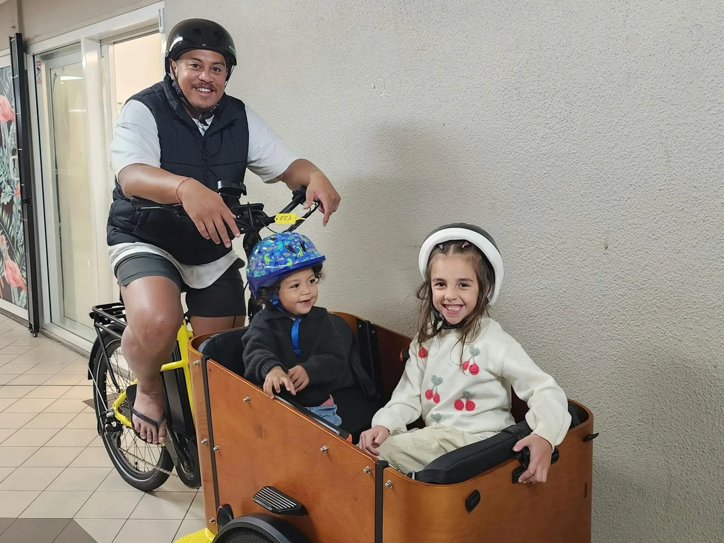 Family picking up an E-Trike rental from Broadbeach. A great E-bike alternative.