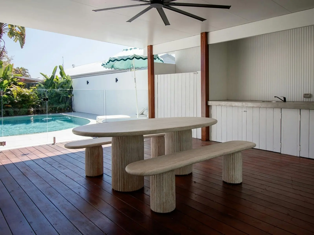 3 Bedroom home in Burleigh -Outdoor seating