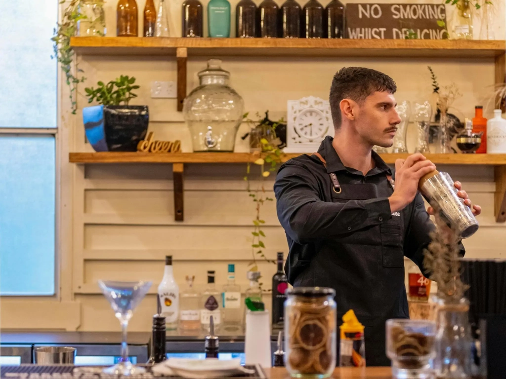 Bar tender