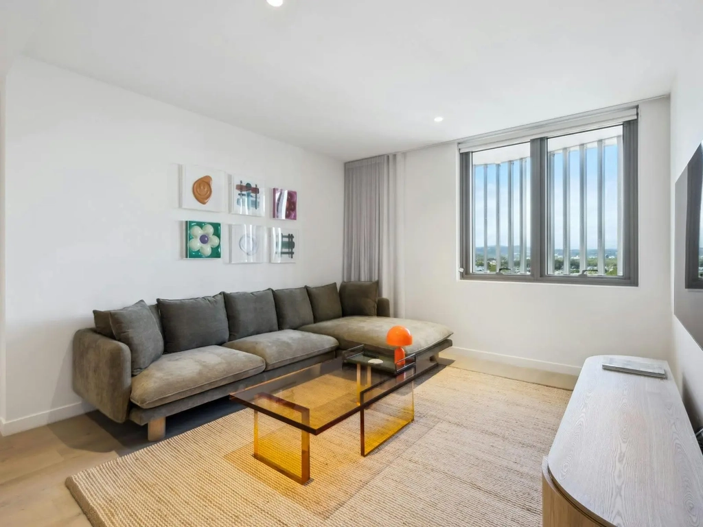 3 Bedroom unit in Burleigh - Lounge